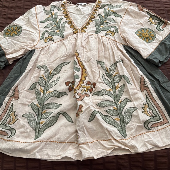 Dress - Picture 1 of 3